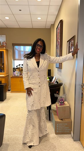 Serving major style in @barbara_bates, as always! ✨ What’s your favorite detail? Drop your thoughts in the comments! Shoes 👠: @dolcegabbana Glasses 👓: @louisvuitton courtesy of @englewoodbarbie ❤️ Purse 👜: @louisvuitton Jewelry: @davidyurman, @johnhardyjewelry, @ouraring courtesy of @gojackiejohnson ❤️ #PamelaBlackman #PamelaBlackmanStyle #PamelaBlackmanCloset #StyleIcon #FashionLover #OOTD #PTSO #LuxuryStyle #DesignerFashion #GlamLife #FashionInspo #LuxuryWardrobe | Pamela J. Blackman