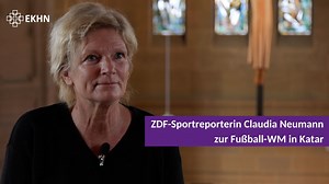 Fußballer müssen jetzt ein Zeichen setzen, sagt Claudia Neumann beim Festakt zum Reformationstag in Mainz angesichts der bevorstehenden WM in #Katar. Auch verraten hat die ZDF-Sportjournalistin, warum Kirche und Fußball zusammen passen. | EKHN