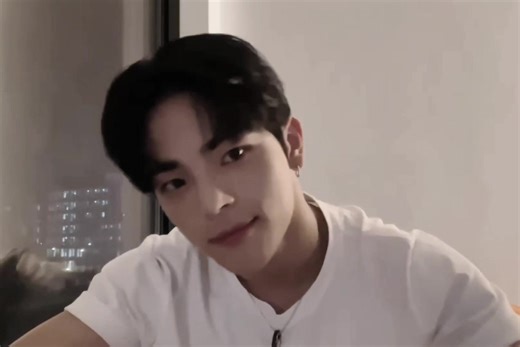 Exploring Kim Woojin's Journey in K-Pop