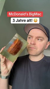 906K views · 1.1K reactions | Wie viel wird dieser Burger in 50 Jahren wert sein? #mcdonalds #burger #epoxidharz | Pascal König | Facebook