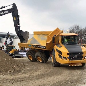 648K views · 3.7K reactions | Tipping the truck has become a staple of the Volvo Demonstrations! @bauma.official Follow @diggersanddozers #excavator #trucks #drone #mavic #phantom4 #dji #aerialphotography #heavyequipment #heavymachinery #constructionequipment #constructionmachinery #construction #demolition #quarry #mining #diesel #oilandgas #machine #machinery #operator #london #truck #18wheeler #photography #bauma2019 | Diggers & Dozers | Facebook