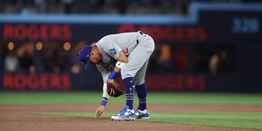 Rojas mourns death of father, returns to lineup vs. Blue Jays