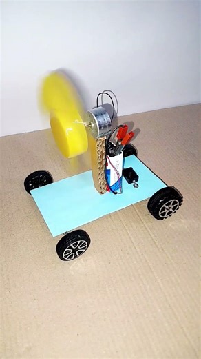 DIY Propeller Car! 🏎️💨 #STEM #DIY #5minutecrafts