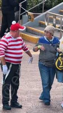Is this the best mime ever? 🎭 #tomthemime #seaworldmime #entertainment #funnyvideos #comedy