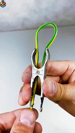 6K views · 20 reactions | How to quickly and securely connect the crocodile clip to the wire! #shorts #diy #electrik | Zoneleec Tools | Facebook
