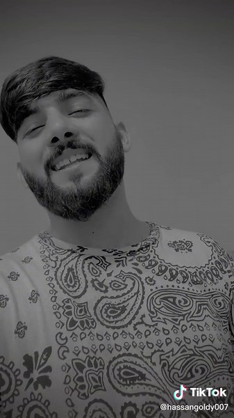 Intricate Paisley Patterns in Fashion Design