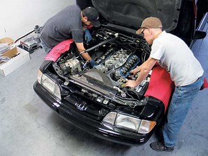 Ford Racing's GT-40X Cylinder Heads Install - Hustle And Flow