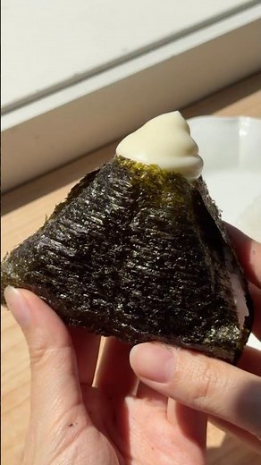 Whip up this easy 5 ingredient onigiri for dinner 😮‍💨 #onigiri #sushi #dinner #shorts