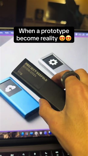 Innovative SSD Case with E-Ink Display for Organizing Storage