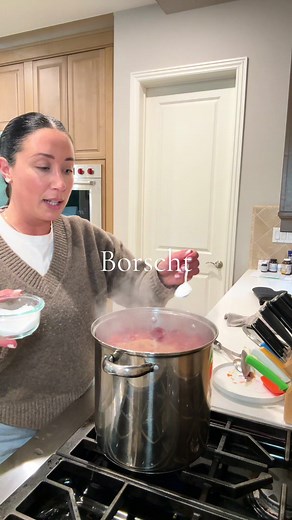Delicious Borscht Recipe with Beef and Vegetables