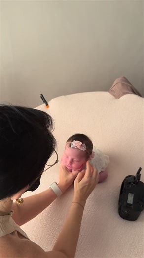 Froggy Friday, done safely 🤍 The froggy pose is one of the most loved newborn poses — and when done correctly, it is 100% safe. ✨ This pose is always created as a composite, with baby fully supported at all times. ✨ Baby’s comfort, breathing, and natural flexibility always come first. ✨ Safety is never compromised for a photo. As a newborn photographer, safety is my top priority — every pose is guided, supported, and done only if baby is comfortable. Because beautiful images should never come a