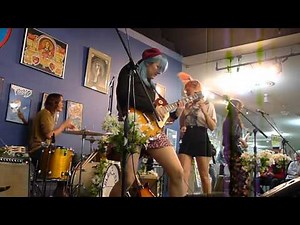 Bleached -Sleepwalking, Live @ Amoeba Records, San Francisco