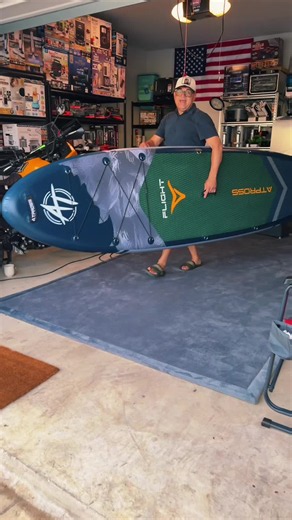 La mejor compra para este verano 🌊☀️ Esta tabla inflable de paddle board es perfecta para lagos, ríos, playa y aventuras en familia. Se infla en minutos, es fácil de transportar y viene lista para disfrutar desde el primer día. Si estabas pensando en entrar al mundo del paddle, esta es una excelente opción. 🏄‍♂️💙 #TikTokShopCreatorPicks #SummerVibes #PaddleBoard #SUPBoard #OutdoorAdventure