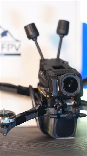 12 comments | Long range drone under 250g? 朗 Meet the @hglrcfpv Rekon 5 lite, a small compact drone with 5inch props that can fly up to 20min with a 4000mah 4S battery.  Stay tuned for the test flight!  #fpv #hglrc #rekon5lite #djio4pro | Droey Swiss | Facebook