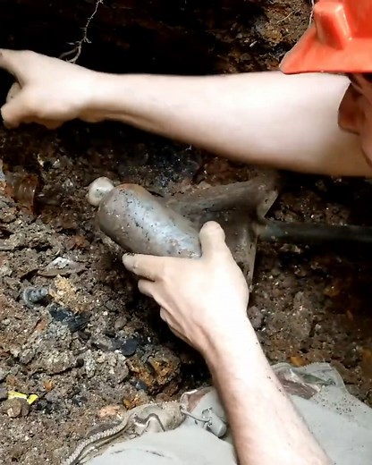65K views · 1.7K reactions | Digging bottles in the south during the winter is prime time and we are taking advantage of it! Antique bottles are our passion and this clearly shows that! #antiquebottles #winter #diggingbottles | Adventure Archaeology And Southern Diggers | Facebook