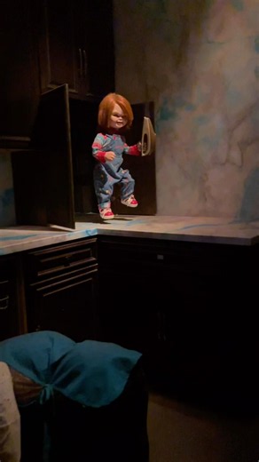 Chucky knows his way around the kitchen at HHN Hollywood. #chucky #hhn #halloweenhorrornights