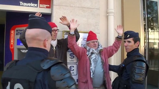 11 novembre / arrestations pour port du bonnet rouge