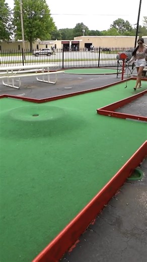 She beats the hardest mini golf obstacle