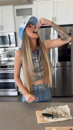 44K views · 781 reactions | I shucked my first oyster!!! 寧珞 I LOVEEE PEI oysters 襤 and am SO proud to see them on menus around the world  Fun fact: there are 90 different oyster brands from PEI  and they are sustainably farmed, bringing the best of Canada’s Food Island to your table! ️ You can learn how to shuck an oyster or learn more about farming insights at thesocialshell.com ⚓️ The Social Shell Canada's Food Island #Sponsored | Alli Walker | Facebook