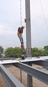iron worker style, hanging.. #reel #construction #erection #ironworker #steelbuilding #style #facebook | Dunia LAS