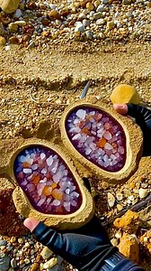 The discovery of fossilized wood, which turned out to contain crystals. Wow... #Rockhounding #Agate#AgateReveal #Gemstone ##Lapidary #Minerals #Crystals #Geology #NatureFinds #TreasureHunt #RiverRock #CreekRock #StoneCracking #OddlySatisfying #SatisfyingVideo #OutdoorAdventure #HiddenGems #Fyp | Uswandi Golddigging