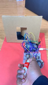 10K views · 83 reactions | Ouvrir la porte automatiquement lorsque de la fumée est détectée à l’intérieur #arduino #rfid #dfplayermini #electronique #ingenierie #tech #technologie #programmationarduino #uploadideaswithitamar | Méchant Circuit | Facebook