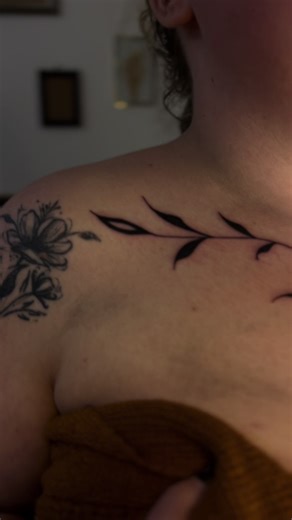 Moi c’est Pétale de lune, et je donne vie à ton histoire. Toutes demandes ou prise de rendez-vous ce passe sur Instagram : petale.de.lune Don’t copy or use my work! #smallcreator #creatricefrancaise #smallbuisness #ornements #tattoo