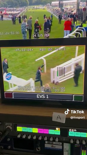 Sparkly Moments with Oli Bell