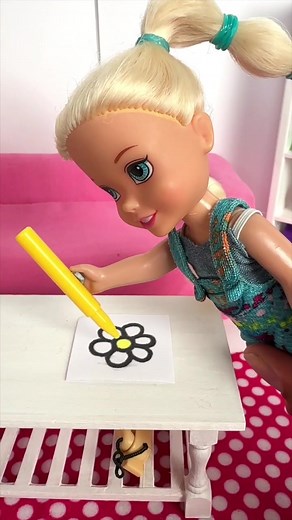 Elsie and Annie Learn Sharing #sharing #sharingiscaring #dolls #elsaanna #elsieandannie #forkids #videosforkids ##dolltimehd