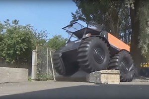Insolite : le 4x4 russe qui passe vraiment partout