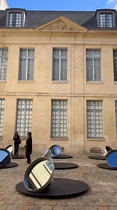 🇬🇧 Our favorites from Paris Design Week 🧡💡 What about you? 👉 Paris turns into a design playground: installations, unique creations, and thematic walks to explore. 📍 1. 62 rue des Archives, Paris 3e 📍2. 20 Rue Montgolfier, Paris 3e 📍3. 60 Rue des Francs Bourgeois, Paris 3e Find all the info on parisjetaime.fr✨ 🇫🇷 Nos coups de cœur de la Paris Design Week 🧡💡 Et vous ? 👉 Paris se transforme en terrain de jeu design : installations, créations insolites et balades thématiques à découvrir