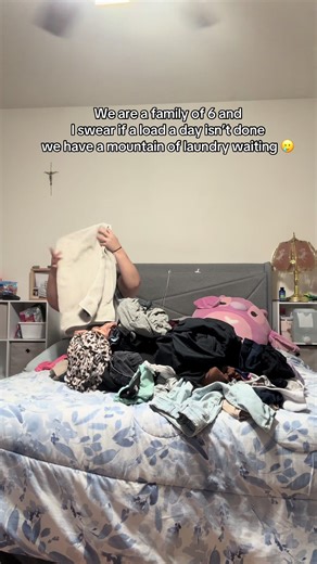 AT LEAST a load a day has been the goal but let’s be real…that doesn’t happen😅 #laundry #sahm #sahmlife #momlife #cleantok