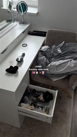 Clean with me my dressing room🪞✨ #asmr #cleanwithme #cleaningmotivation #dressingroom