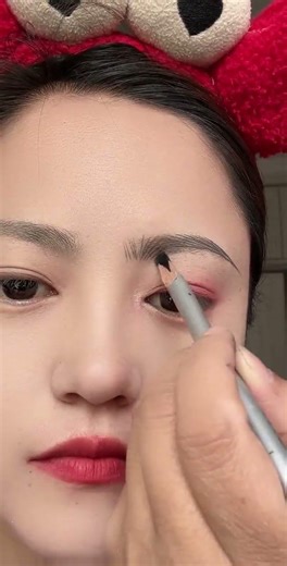 Eyebrow pencil for defined, natural-looking brows #Eyebrow tutorial for beginners#paintingEyebrow