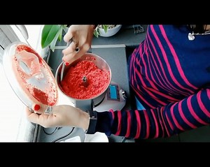 14K views · 169 reactions | Parce que nous sommes vos plus grands fans, découvrez la recette de la glace au yaourt à la fraise avec le Compact Cook Elite  Un grand merci à @dorothee_la_guepe sur Instagram pour sa délicieuse préparation avec son robot ! > https://bit.ly/2ypNFgb | M6 Boutique | Facebook