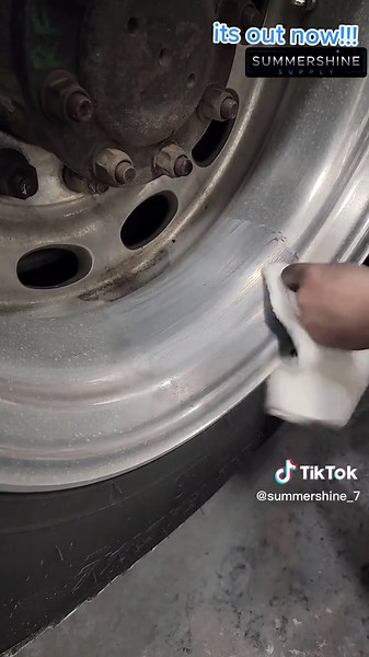 Truck Wheel Polish: Achieving a Perfect Shine with Strictly Metal Polish