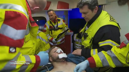 Explodiertes Auto aufm Fabrikgelände! Spannende Suche und Rettung beginnt Die Spezialisten SAT | Klinik am Südring Spezialisten