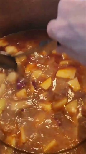This soup sticks to your ribs in the best way 🥣🧀