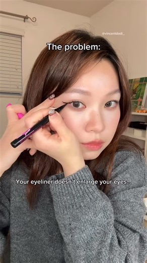 Vincentdadi on Instagram: "If you’re struggling with your eyeliner, you have to try this trick!彩✨ Filling in the triangle and extending the liner—just like Wonyoung’s makeup artist does—instantly enlarges the eyes Hope this helps! #kidolmakeup #wonyoungmakeup #wonyoung #kbeauty #kbeautymakeup"