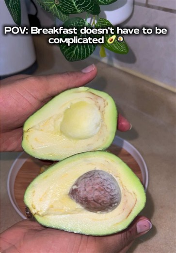Keeping breakfast simple today Half-fried eggs creamy avocado = the perfect combo! How do you like your eggs?half-done or completely done? 🍳🥑#evolvewithseituh