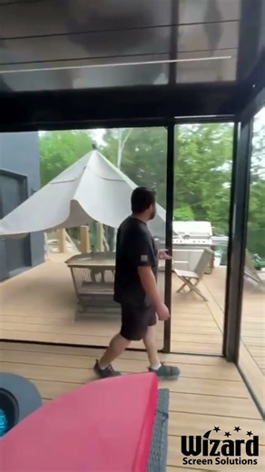 VistaView Corner Retractable Screens