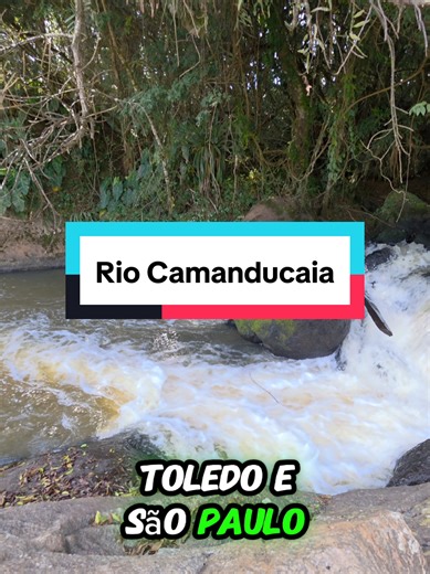 O Rio Camanducaia é um curso d'água fundamental na região da Serra da Mantiqueira, marcando parte da divisa entre os estados de Minas Gerais (Toledo) e São Paulo (Pedra Bela). ​Se você está explorando essa área, aqui estão os pontos de maior destaque onde o rio e a divisa se encontram: ​1. Cachoeira do Tamanduá (Toledo, MG) ​Esta é a principal atração da região relacionada ao rio. Ela está localizada no bairro do Tamanduá, a cerca de 10-12 km do centro de Toledo. ​A Divisa: O próprio rio que for