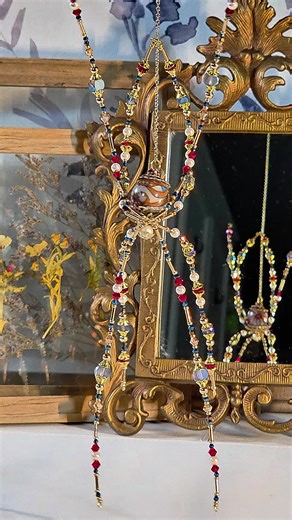 Aliénor She's an oldie but oooh she's such a goodie... sorry fellas she's all mine! 😉 My twin gave me this bead a while back and I made this beautiful girl out of it! I just felt like I needed to show her off again!! 😉😊❤️ #spider #fypシ #suncatcher #beads #artist