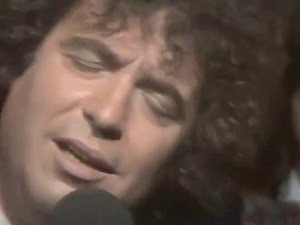 845K views · 32K reactions | Dyango ‎- Querer Y Perder En directo (1982) | Romanticos Hispanos | Facebook