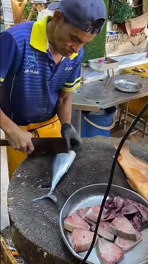 Cutting Skipjack Tuna! A Hassle-Free Technique #shorts #fishcutting #skipjack