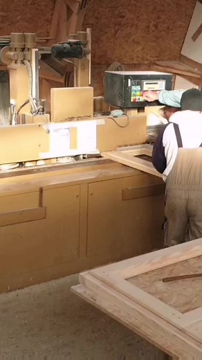 Suntem producători uși și ferestre din lemn triplustratificat. Pentru comenzi vă stăm la dispoziție pe site-ul nostru: www.designlemn.ro #usi #lemn #design #geamuri #ferestre #home #doors #makingdoors #howitsmade #woodwork #craft #tools