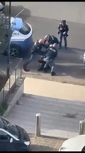 Gabriele Carchidi, direttore del blog Iacchite, è stato fermato per strada a Cosenza, secondo le prime ricostruzioni perché non avrebbe fornito i documenti. Carchidi si difende: secondo lui il controllo sarebbe stato un pretesto per alcuni articoli di Iacchite’ in cui vennero denunciate presunte irregolarità commesse da alcuni poliziotti. (fonte La Provinciakr) Il video fa il giro del web e finisce sulla stampa nazionale | Te lo dico in calabrese