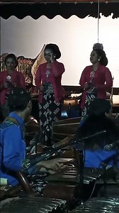 empat sinden cantik dalam rangka acara bersih desa #wayangkulit #kisenonugroho #sinden #budayajawa