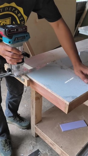 15K views · 76 reactions | Trim HPL edges using a cordless router #woodworking #carpenter #woodworkingtool #tukangkayukreatip #woodworkingideas | Jajang Aripin | Facebook