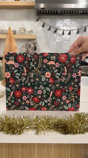 Get ahead of the holiday season with the all-in-one digital family calendar that organizes everyone's events, keeps tabs on to-dos, makes grocery lists, and so much more. | Skylight